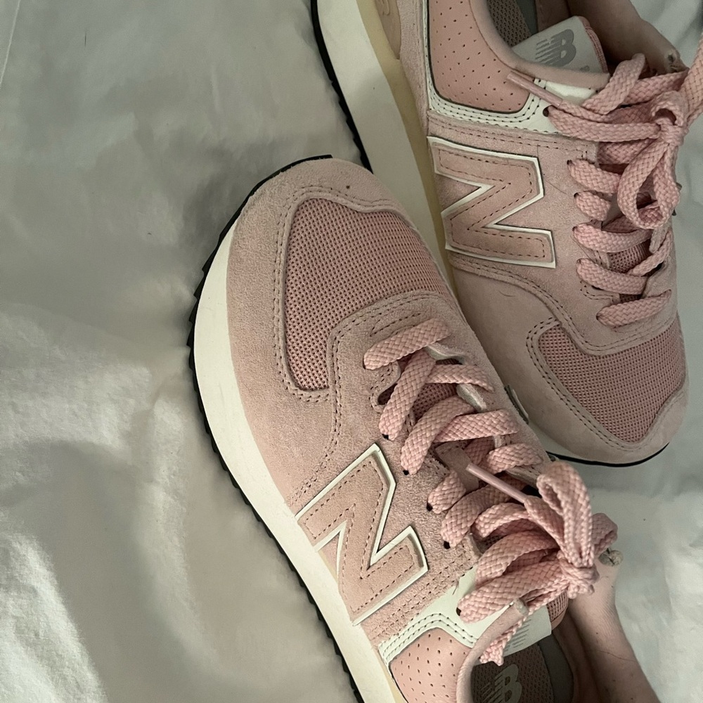 New balance 574 athletic shoe